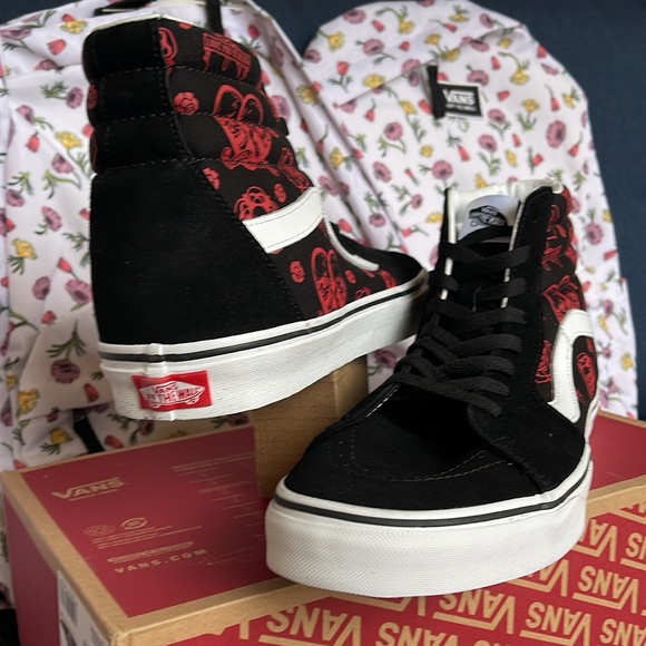Vans Men’s Sk8-Hi Love You To Death Black/T
VN0007NSBMX
Sneakers - Picture 10 of 16